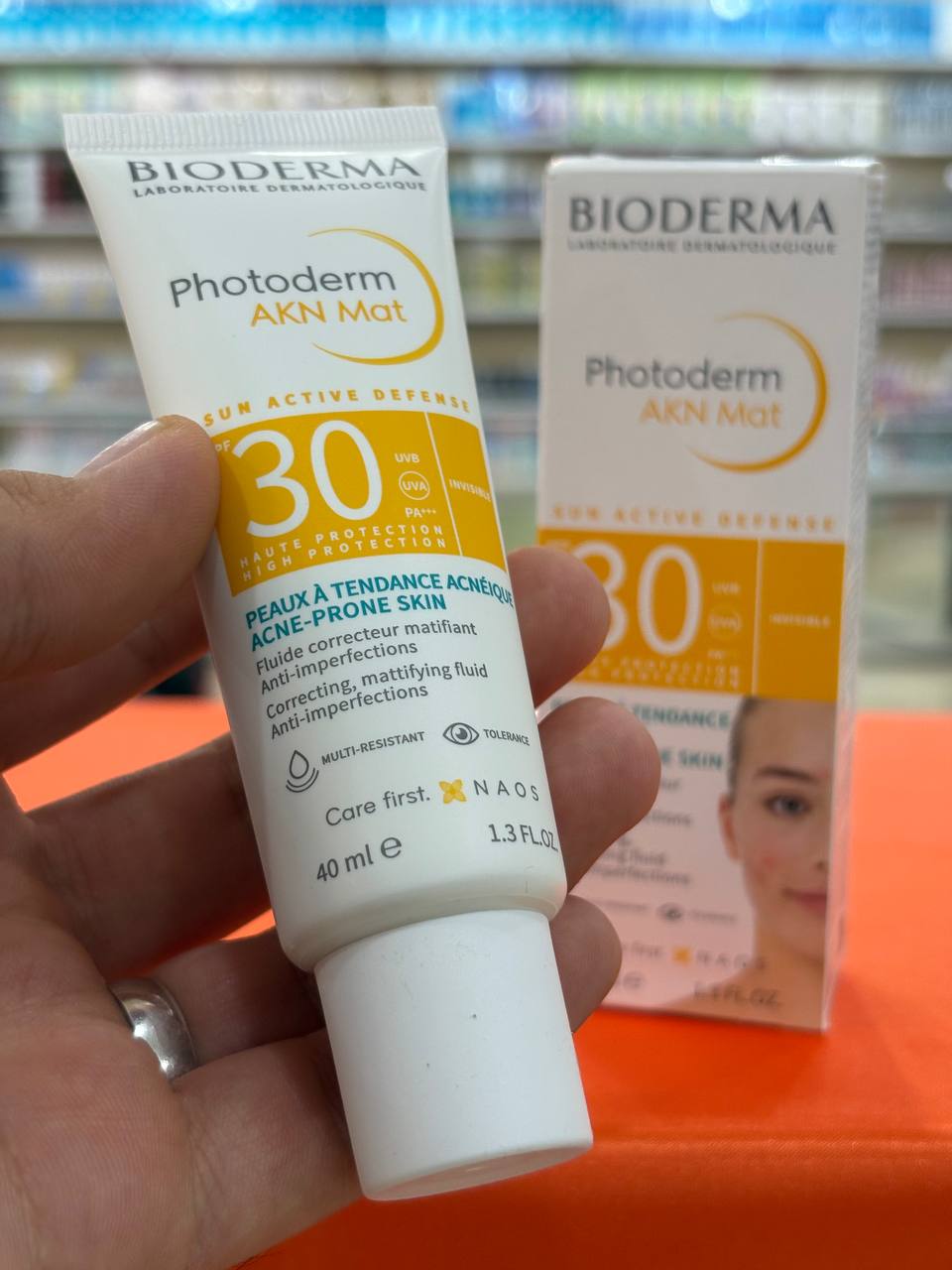 ضد آفتاب بایودرما پوست چرب SPF30 فتودرم AKN Mat 40 میل اصل