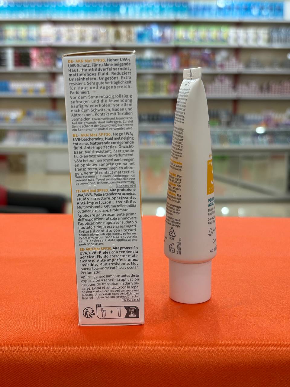 ضد آفتاب بایودرما پوست چرب SPF30 فتودرم AKN Mat 40 میل اصل