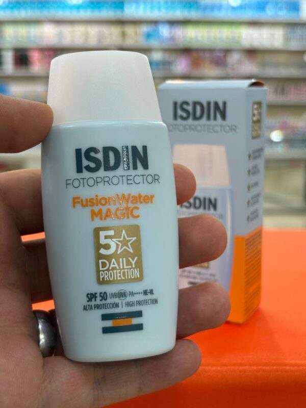 کرم ضد آفتاب فیوژن واتر مجیک ایزدین ISDIN SPF50 بی رنگ آبی