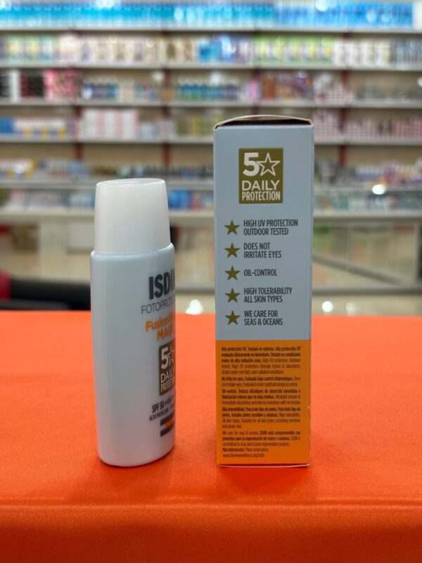 کرم ضد آفتاب فیوژن واتر مجیک ایزدین ISDIN SPF50 بی رنگ آبی