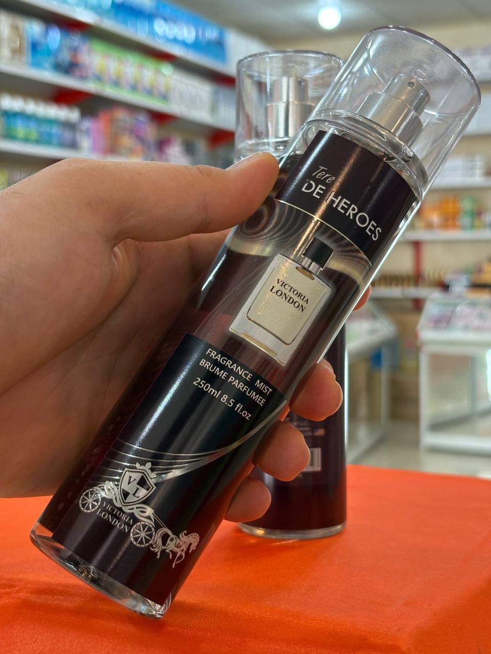 بادی اسپلش تره د هیروز ویکتوریا لندن عطر بدن مردانه چوبی 250 میلیلیتر