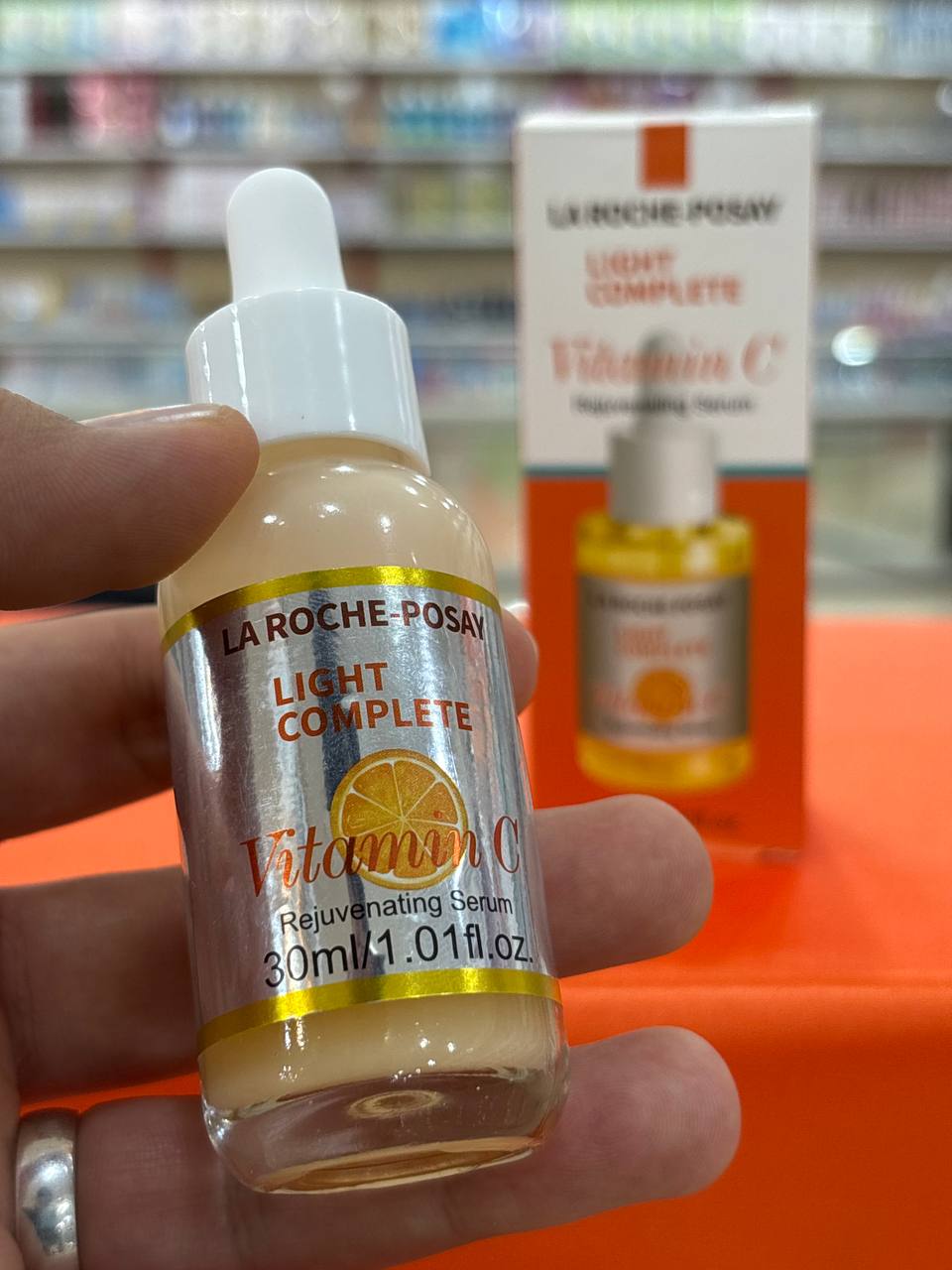 سرم ویتامین سی لاروش پوزای Pure Vitamin C 10 درصد جوانساز و روشن کننده اصل