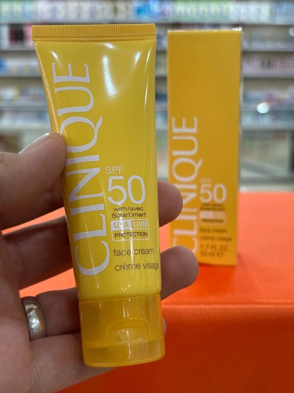 کرم ضدآفتاب سولار اسمارت کلینیک SPF 50 جوانساز بی رنگ