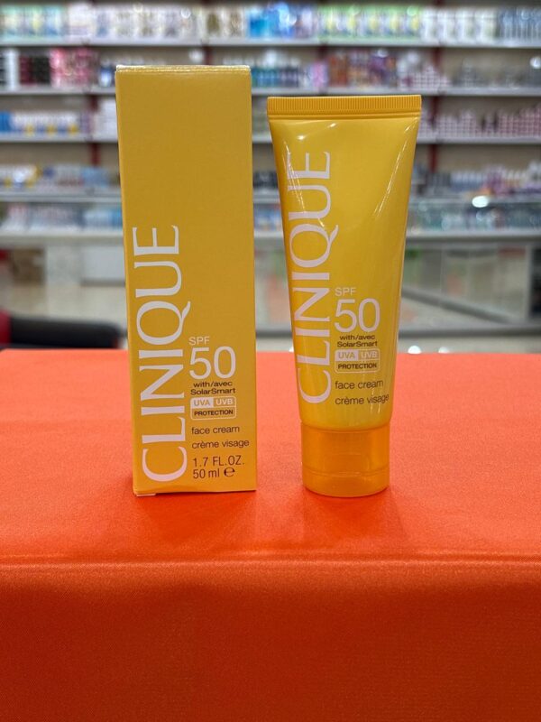 کرم ضدآفتاب سولار اسمارت کلینیک SPF 50 جوانساز بی رنگ