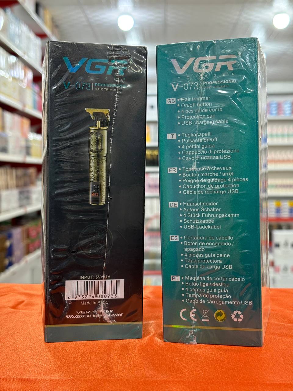 ماشین اصلاح وی جی آر مدل V-073 خط زن شارژی با تیغه استیل ضد زنگ و برش مستقیم
