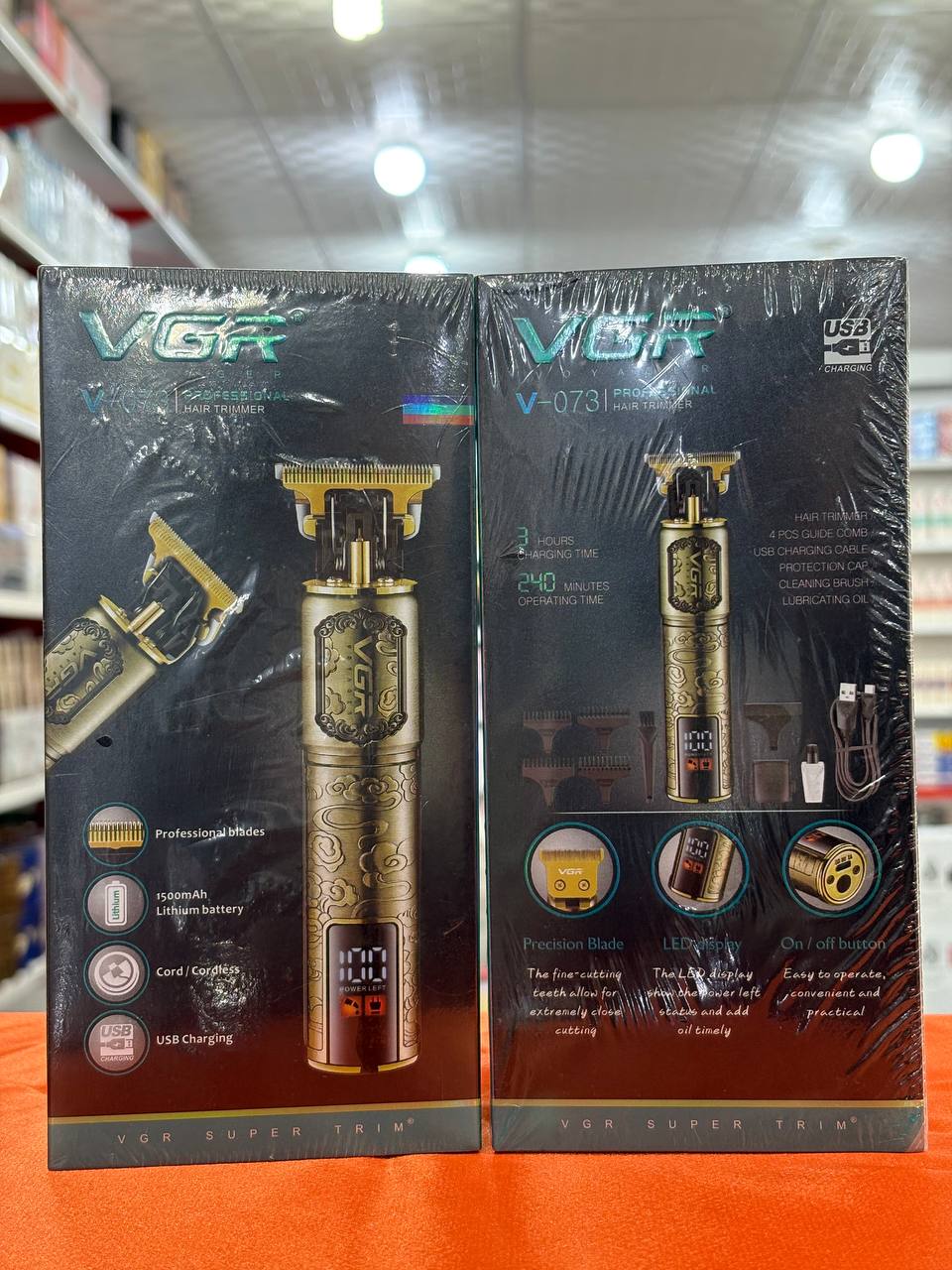 ماشین اصلاح وی جی آر مدل V-073 خط زن شارژی با تیغه استیل ضد زنگ و برش مستقیم