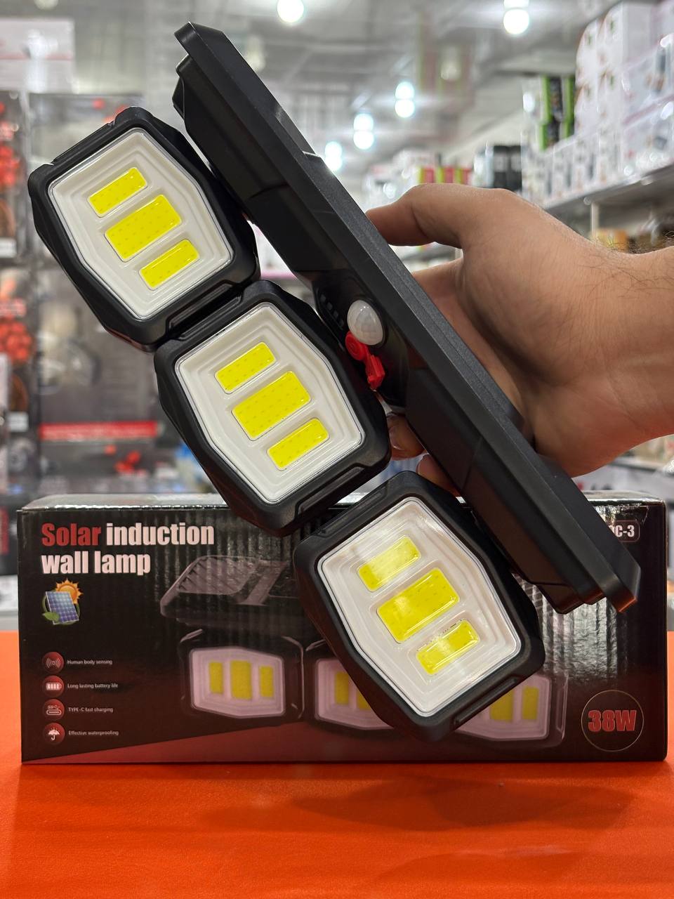 چراغ شارژی خورشیدی دیواری سنسور دار 38 وات ضد آب مدل YX670C-3