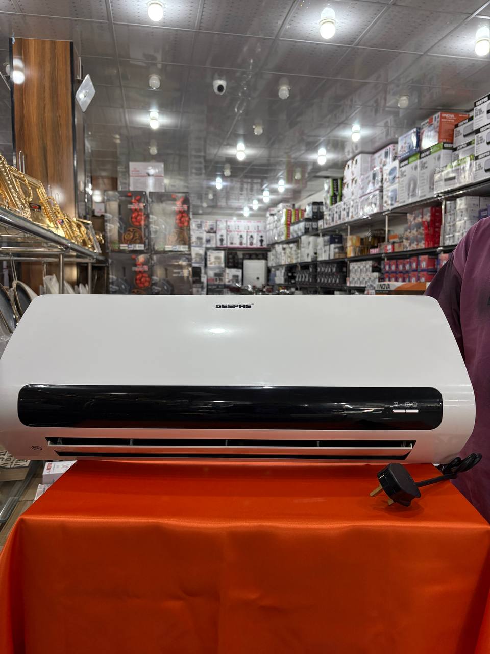 بخاری برقی دیواری جی پاس مدل GWH28518 با ریموت و قفل ایمنی