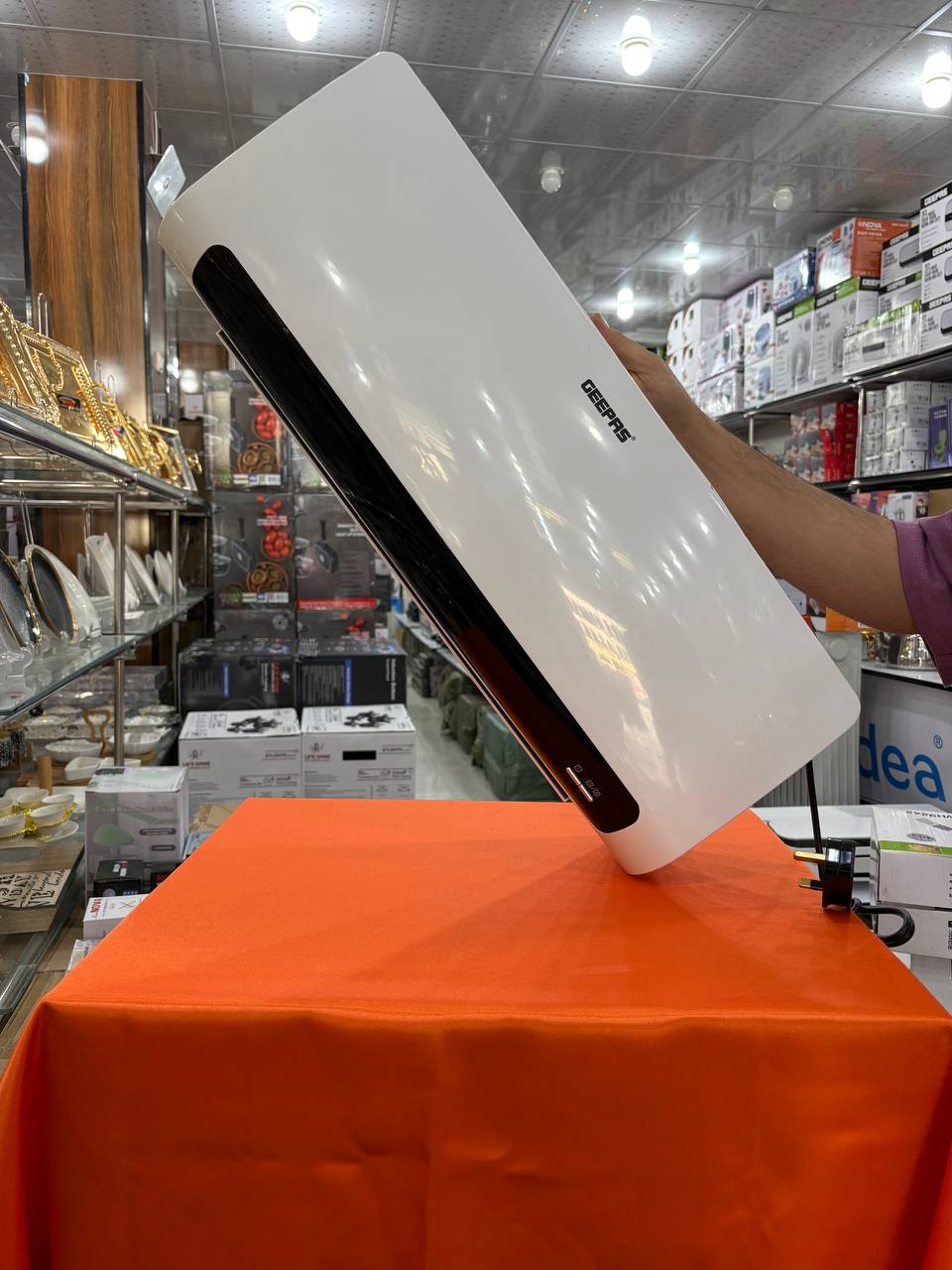 بخاری برقی دیواری جی پاس مدل GWH28518 با ریموت و قفل ایمنی