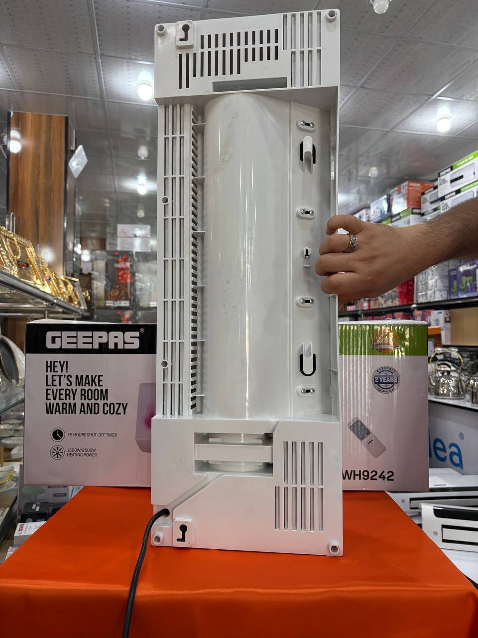 بخاری برقی دیواری جی پاس مدل GWH9242 با فن و ریموت کنترل